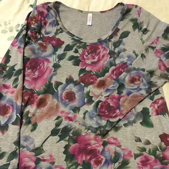 LuLaRoe Tops - LuLaRoe Lynnae Top